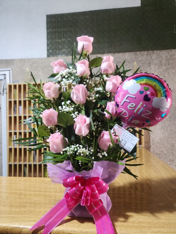 Rosas en base con globo